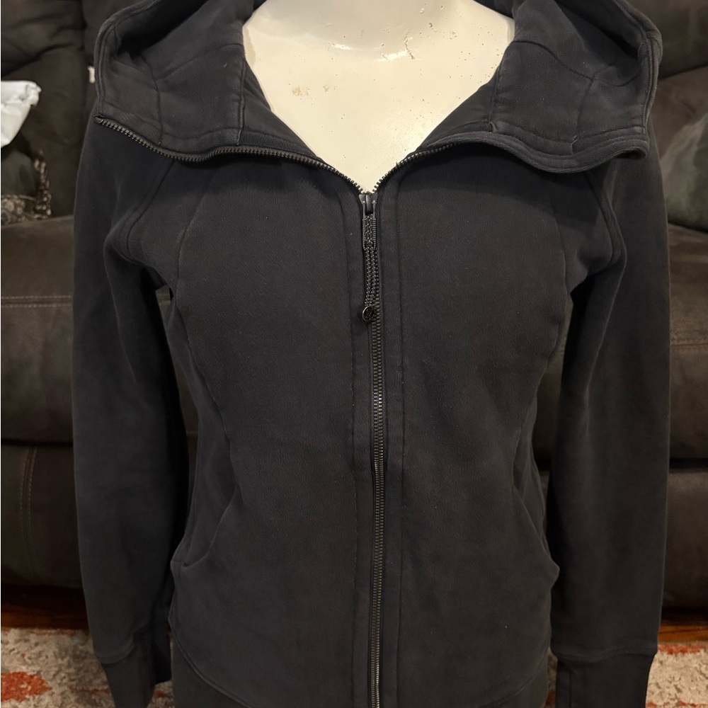 🎉Lululemon Scuba Women's Black Full length Zip-Up Jacket! Square dot.